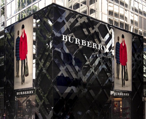 negozio Burberry Hong Kong concept Christopher Bailey