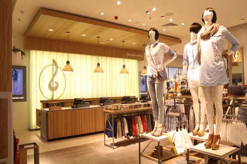 Stradivarius Via Torino interno del Flagship store STRADIVARIUS Milano via torino