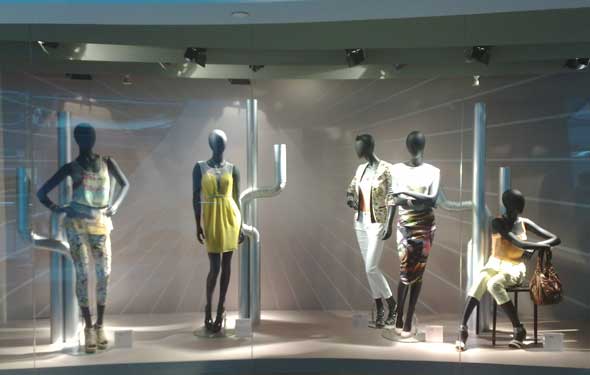 vetrine estive del retailer inglese Marks & Spencer