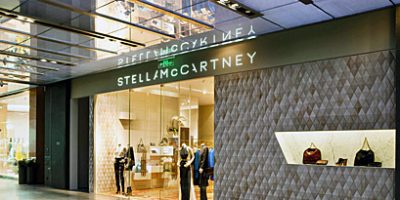 STELLA McCARTNEY ha aperto il suo primo monomarca a Shanghai.