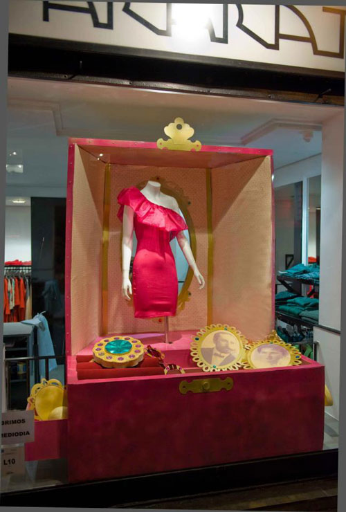 Lola Rúa Marta Gómez vetrine boutique Ararat Madrid