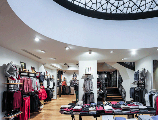 Best Mountain Store on Champs Elysées in Paris Best Mountain Store on Champs Elysées in Paris