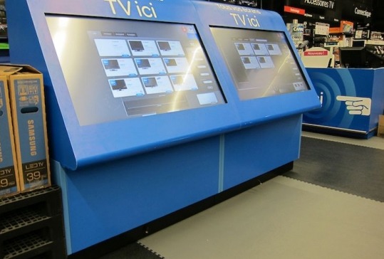 CARREFOUR Schermi al posto di merci esposte
