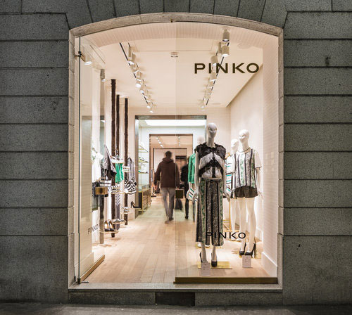 Pinko concept store boutique via montenapoleone Pinko concept store boutique via montenapoleone