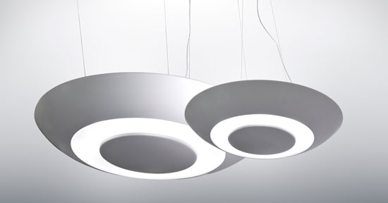 Lampada a sospensione con riflettore in acciaio bianco e diffusore in metacrilato opal satinato