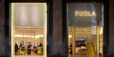 FURLA apre in piazza Duomo a Milano con un nuovo concept store.