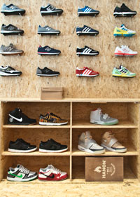 parete espositiva modulare per sneaker