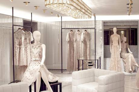 flagship store Valentino di Parigi