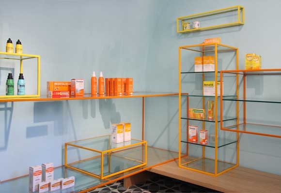 AN_arredamento-farmacia_de_los_austrias_madrid pharmacy design