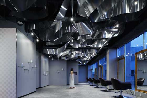 Beauty salon by Moriyuki Ochiai Architects