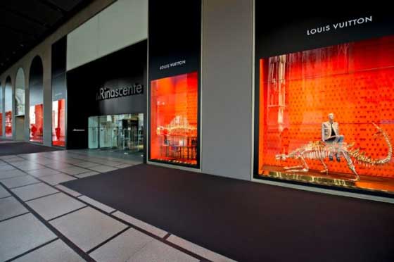 Louis Vuitton vetrine alla Rinascente Milano