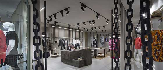 interno boutique DSQUARED2 a Porto Cervo