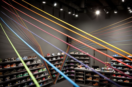 progettazione del negozio di calzature RUN COLORS