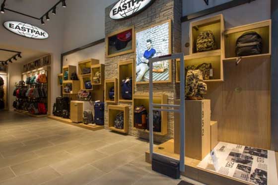 store Vans Eastpak Milano