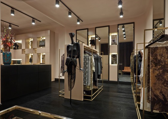 Adriano Bleschke ha progettato il concept di ÉCOLE Boutique a Berlino