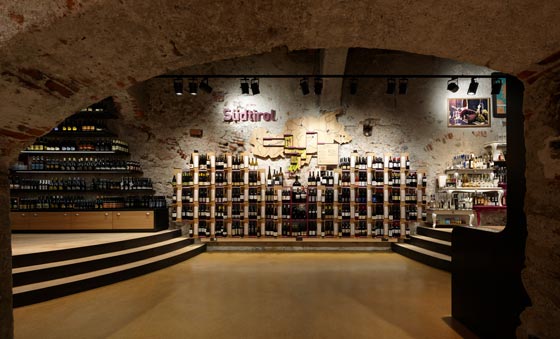 Studio Monovolume Architecture progetto HARPF DRINK SHOP Brunico