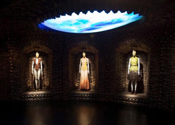 savage-beauty-Alexander-McQueen_AN-retail-design