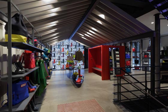 Hunter Regent Street AN shopfitting magazine no.126