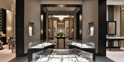 VAN CLEEF & ARPELS inaugura la nuova boutique di via Monte Napoleone.