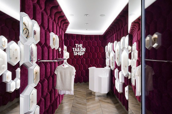 Miniature jewellery store design in Atrium Mall