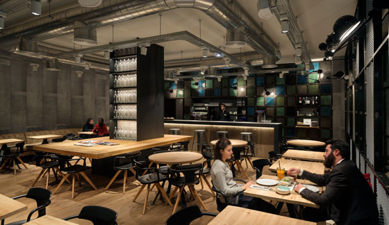 OHBO Organic Café – counter and walls with recycled glass in green/blue/grey tones