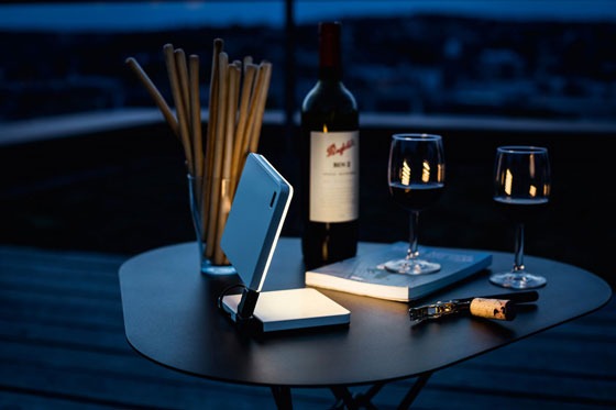 Lampada LED portatile Roxxane Fly fissata con base magnetica  