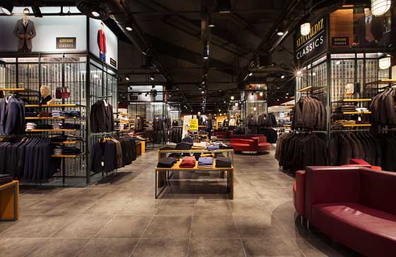 Vista interna del flagship store Altınyıldız Classics a Istanbul, progetto CBTE Architecture