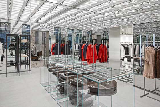 N°21 apre a Milano il suo primo flagship store in Italia