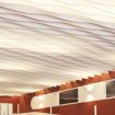 Optima Baffles Curves: lasciati affascinare dalle “onde” dei soffitti Armstrong Building Products.