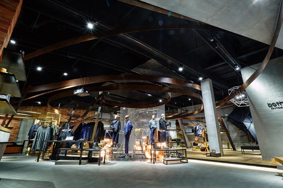 Area espositiva con spirale metallica Both Boutique Shanghai