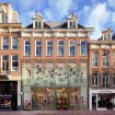 Una facciata in mattoni trasparenti per il flagship store CHANEL di Amsterdam.