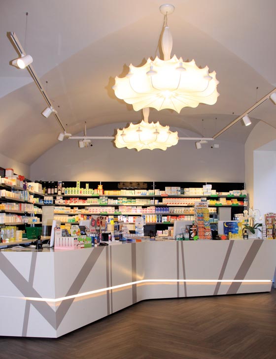 arredi farmacie Th.Kohl progetto Farmacia Thaler Rovereto