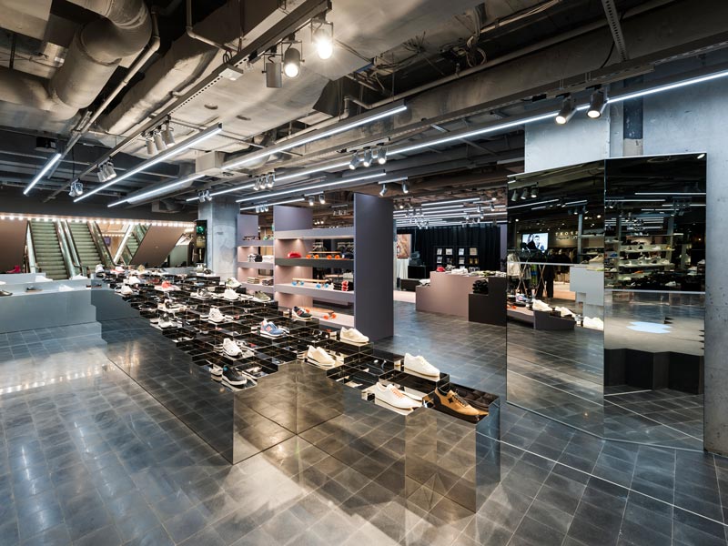 Gonzalez Haase AAS was selected to design the 3,600 sqm lower level to house the Kids Wear and Toys department as well as a newly created Urban Wear and Accessory department.
