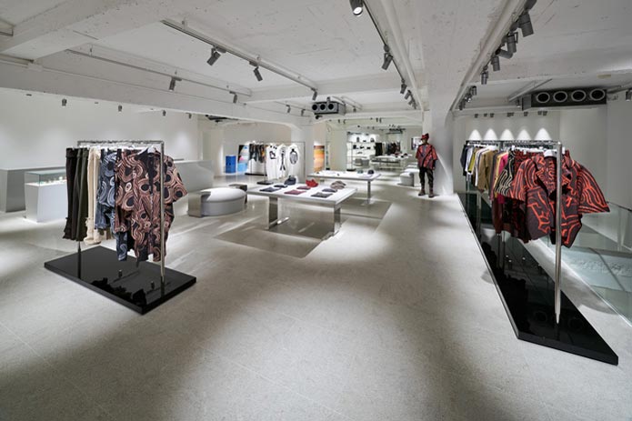 Interno della boutique Issey Miyake a Ginza