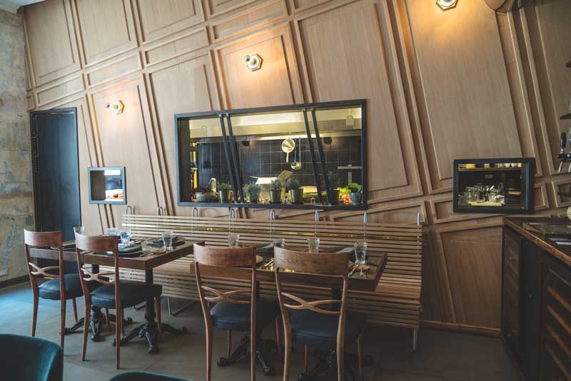 Tommaso Guerra firma l’interior design del ristorante Stilelibero di Roma.