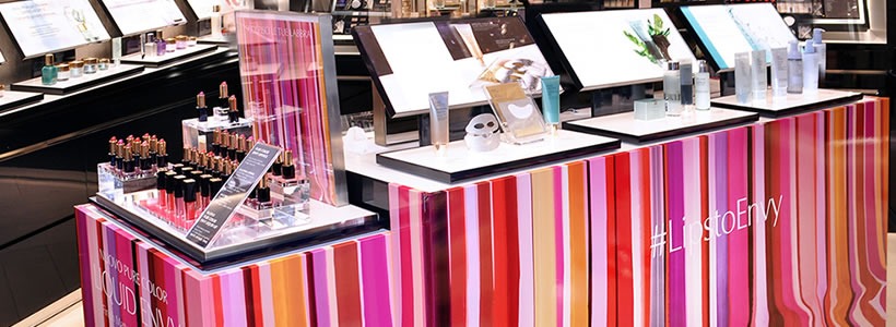 Estee Lauder colora la sua boutique di Milano