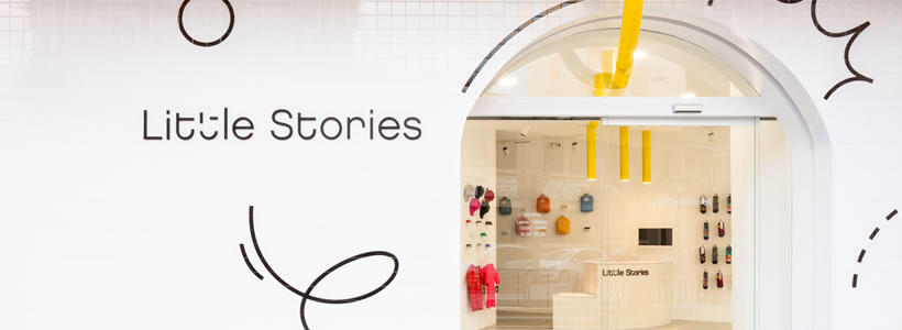Ingresso del negozio di calzature per bambini Little Stories a Valencia progettato da Clap Studio