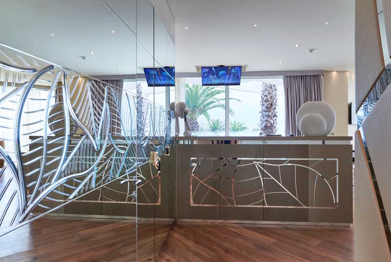 hotel design contract vetri e specchi temprabili Pilkington