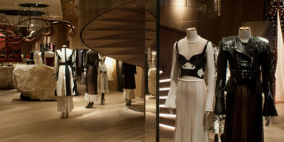 Alexander McQueen inaugura, con un nuovo concept, la boutique di Londra.