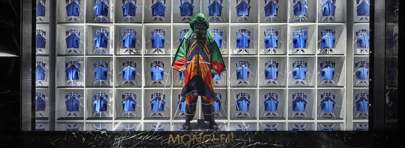 Gli interni del nuovo flagship store Moncler a Singapore