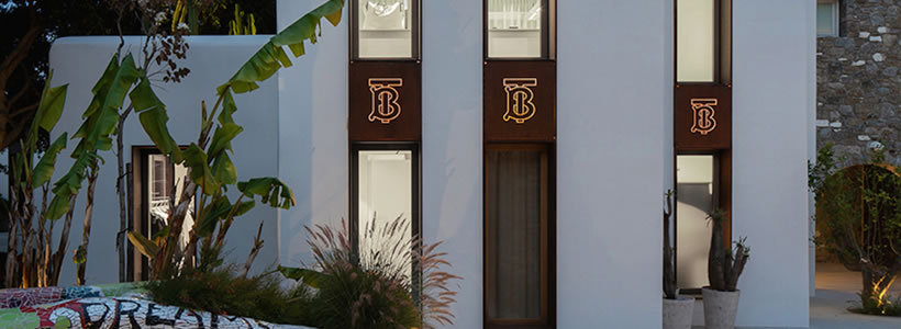 pop up store Burberry Mykonos