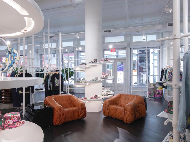 La prima boutique KENZO progettata dal Direttore Creativo Felipe Oliveira Baptista si trova a New York