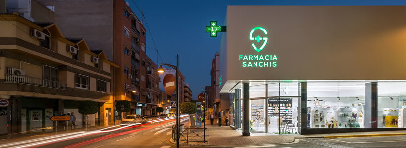 Destudio Arquitectura projected Sanchis Pharmacy in Ribarroja, Valencia (Spain).