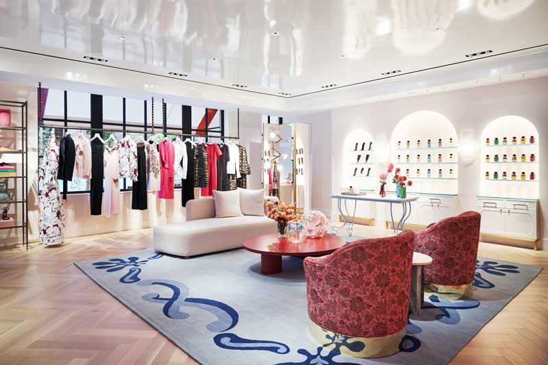 Il noto brand del lusso Carolina Herrera ha incaricato lo Studio Spacemith per la ristrutturazione del flagship store di tre piani, situato a Madison Ave