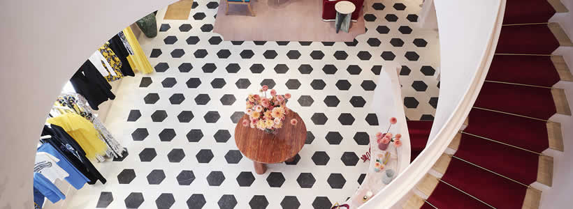 Il noto brand del lusso Carolina Herrera ha incaricato lo Studio Spacemith per la ristrutturazione del flagship store di tre piani, situato a Madison Ave