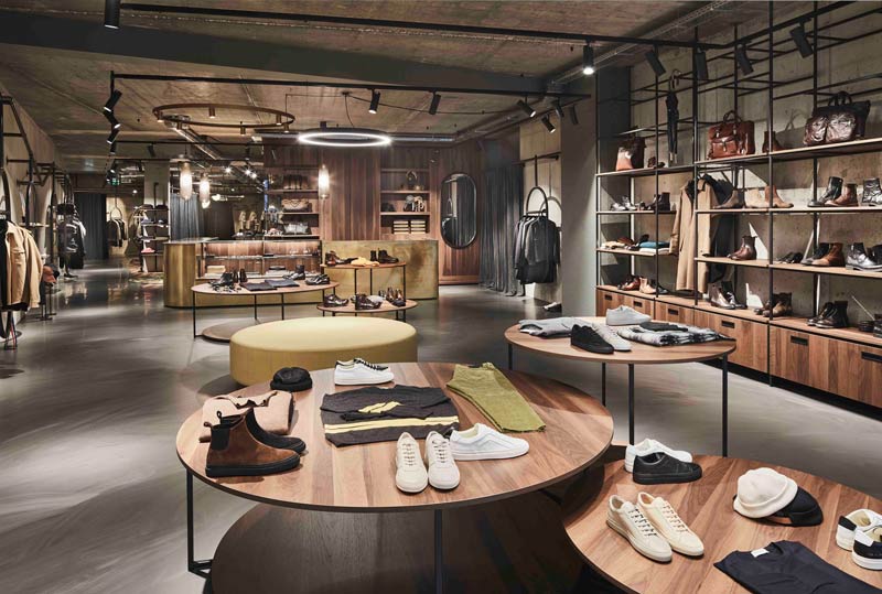 DANIELE DENTICI Fashion Store - Studio Jeroen Van Zwetselaar has designed an exciting contrast between raw and refined