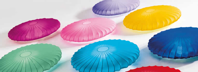 Le lampade Axolight si tingono delle nuance Pantone 2021