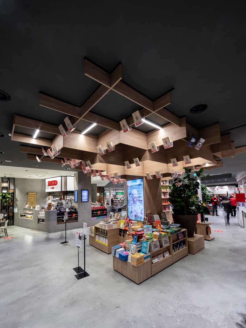 Imoon e il suo brand Makris illuminano il nuovo look della Libreria Feltrinelli di Piazza Piemonte a Milano