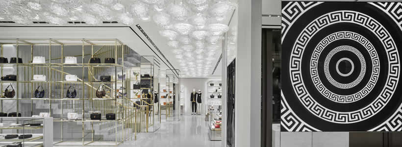 Interior design flagship store Versace di Parigi