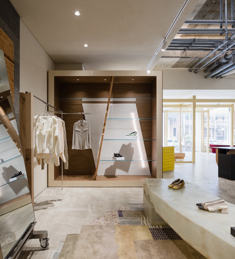 Inspired by the original status of space, Sò Studio recently launched the LOOKNOW Xintiandi flagship store